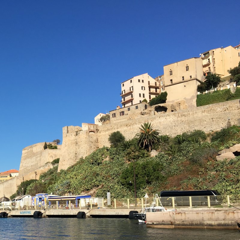 Les remparts de la citadelle de Calvi