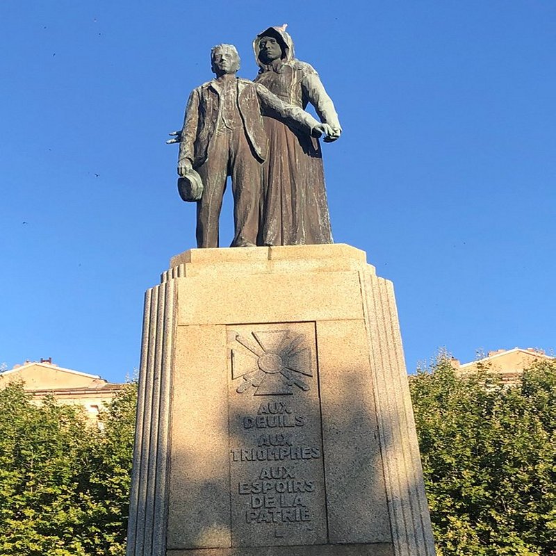 Le monument aux morts à BASTIA